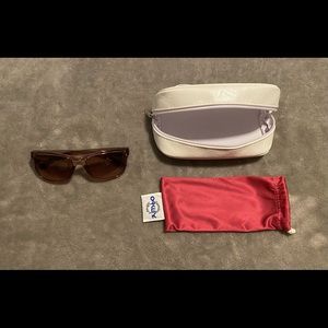 Women’s Oakley Frogskins, bag, and soft case.